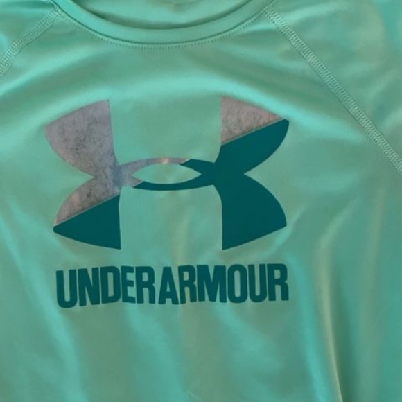 Girls Under Armour Heatgear Short Sleeve Shirt NWOT - Picture 2 of 4